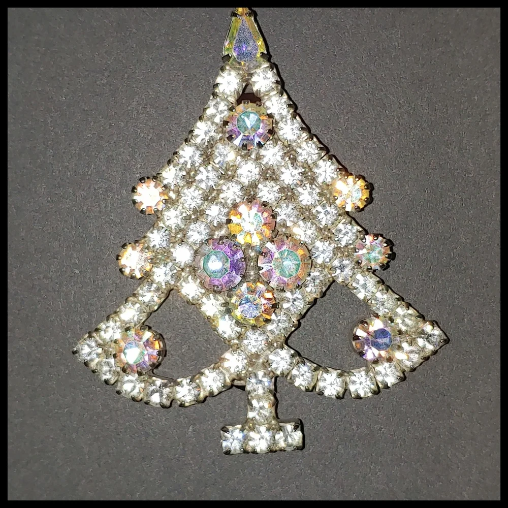 Vintage Rhinestone Christmas Tree Brooch